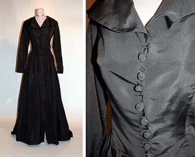 Lot 28 - Molyneux At-Home Gown French, late 1940s Of...