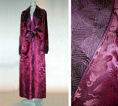 Lot 41 - Dragon Motif Gentleman's Dressing Gown...