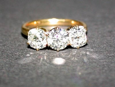 Lot 415 - Three Stone Diamond Ring 18 kt. yellow gold,...