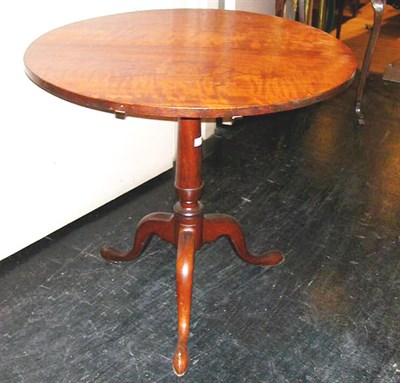 Lot 238 - Federal Cherry Tilt-Top Tea Table The circular...