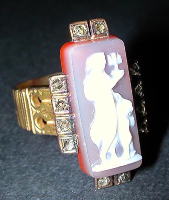 Lot 74 - Cameo and Diamond Ring 14 kt. yellow gold, set...