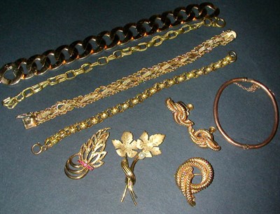 Lot 251 - Group of Gold Jewelry Comprising four...