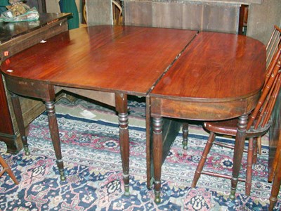 Lot 254 - Federal Mahogany Two-Part Drop-Leaf Dining...