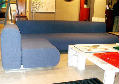 Lot 151 - Knoll Sectional Sofa With purple tweed wool...