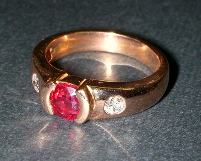 Lot 271 - Spinel and Diamond Ring 14 kt. red gold, set...