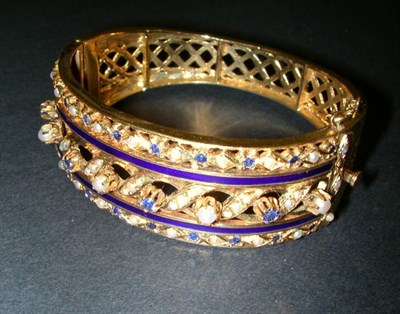 Lot 195 - Antique Style Bangle Bracelet 14 kt. yellow...