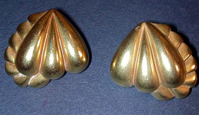 Lot 293 - Pair of Gold Earclips 18 kt. yellow gold, of...