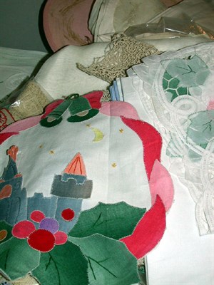 Lot 510 - Miscellaneous Group of Linens Variety of items,...
