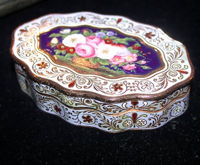 Lot 481 - Swiss Gold and Enamel Snuff Box First quarter...