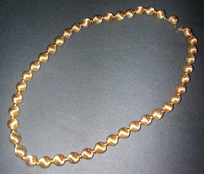 Lot 38 - Gold Bead Necklace 14 kt. yellow gold,...