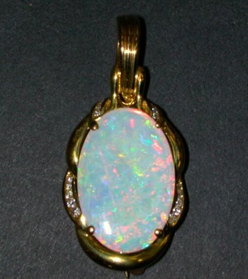 Lot 306 - Opal and Diamond Pendant 18 kt. yellow gold,...