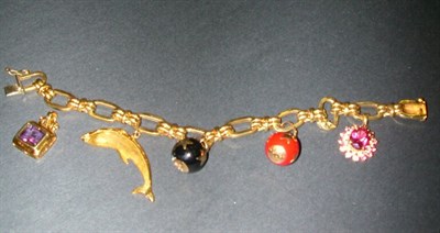 Lot 116 - Gold Charm Bracelet 18 an 14 kt. yellow gold,...