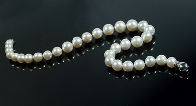 Lot 332 - South Sea Cultured Pearl Necklace The single...