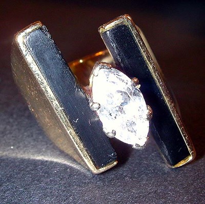 Lot 338 - Diamond and Black Onyx Ring 14 kt. yellow gold,...