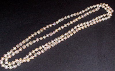 Lot 201 - Cultured Pearl Necklace The single strand...