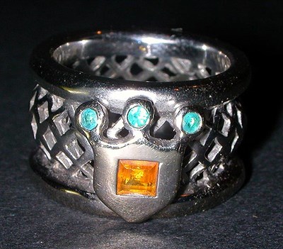 Lot 29 - Wide Gold Filigree Ring 18 kt. white gold, the...