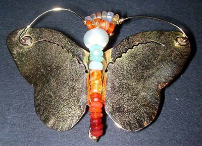Lot 27 - Butterfly Pin 14 kt. yellow gold, the body...