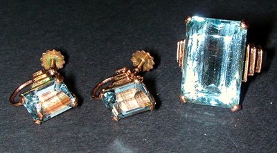 Lot 150 - Aquamarine Ring and Pair of Earclips The 14 kt....