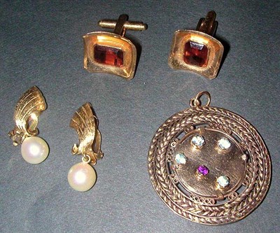 Lot 31 - Group of Three Gold Items 14 kt. yellow gold,...