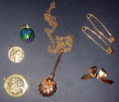 Lot 25 - Group of Assorted Gold Items 14 kt. yellow...