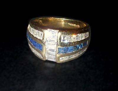 Lot 281 - Sapphire and Diamond Ring 14 kt. yellow gold,...