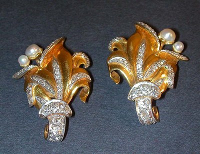 Lot 322 - Pair of Gold and Diamond Leaf Earclips 14 kt....