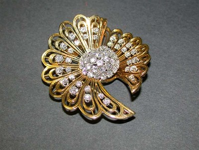 Lot 421 - Diamond Swirl Brooch 18 kt. yellow gold, the...