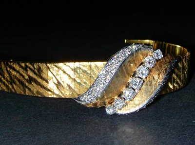 Lot 214 - Lady's Covered Wristwatch The tapered 18 kt....