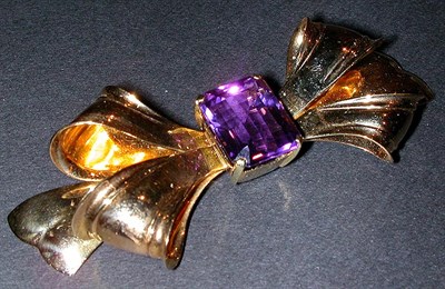 Lot 84 - Gold and Amethyst Pin The 14 kt. yellow gold...
