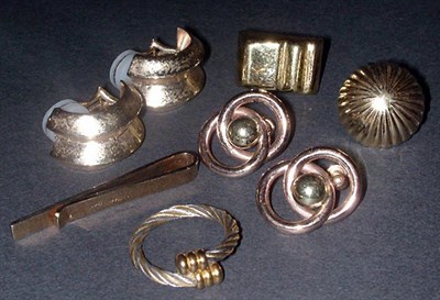 Lot 60 - Group of Assorted Gold Jewelry 14 kt. yellow...