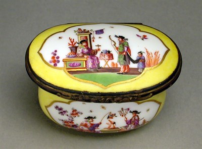 Lot 516 - Meissen Porcelain Snuff Box The porcelain...
