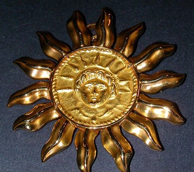 Lot 147 - Gold Sunburst Pin/ Pendant 18 kt. yellow gold,...