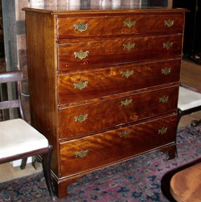 Lot 269 - Federal Maple Chest of Drawers The molded...