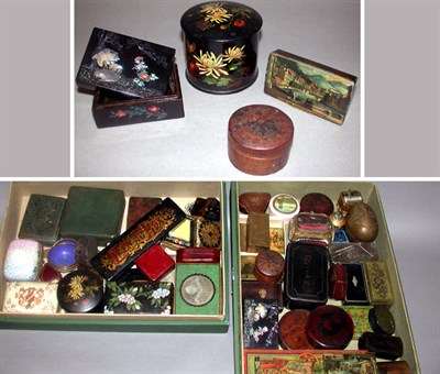 Lot 255 - Miscellaneous Group of Snuff Boxes and Small...