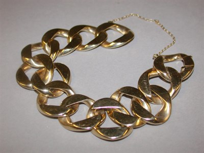 Lot 162 - Gold Link Bracelet The 14 kt. yellow gold...