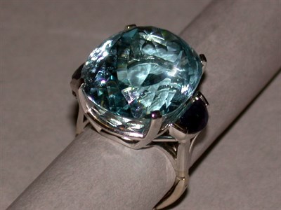 Lot 282 - Aquamarine and Sapphire Ring 14 kt. white gold,...