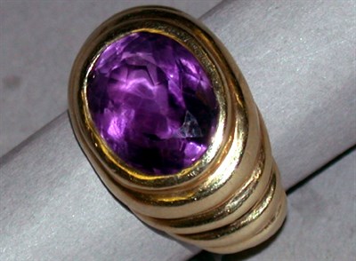 Lot 84 - Gold and Pink Stone Ring 14 kt. yellow gold,...