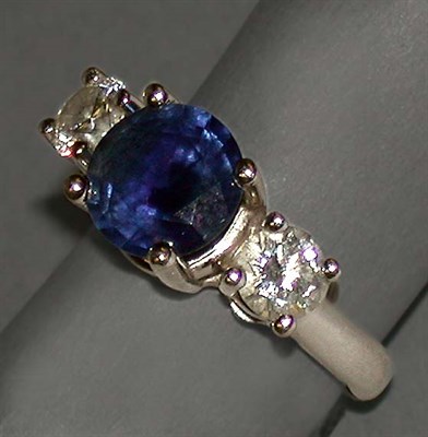Lot 164 - Diamond and Sapphire Ring 14 kt. white gold,...
