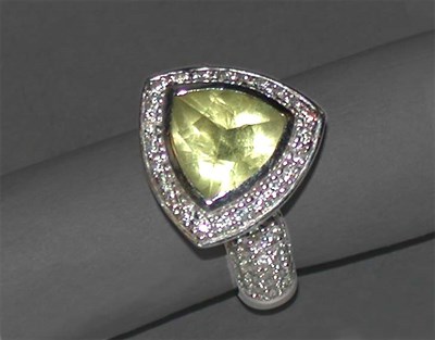 Lot 278 - Diamond and Citrine Ring 18 kt. white gold,...