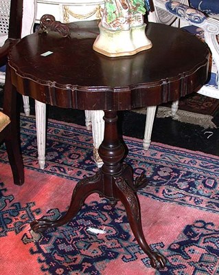 Lot 132 - Pair of Georgian Style Mahogany Occasional Tables