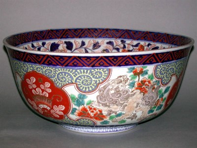 Lot 509 - Chinese Export Porcelain Center Bowl