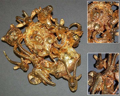 Lot 236 - Gold Wildlife Pin The heavy 18 kt. yellow gold...