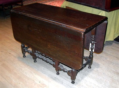 Lot 75 - Federal Mahogany Drop-Leaf Table The...