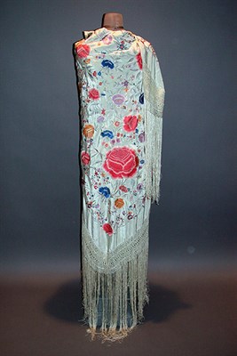 Lot 914 - Chinese Embroidered Silk Shawl