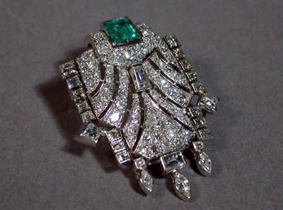 Lot 328 - Diamond and Emerald Clip