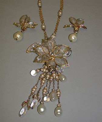 Lot 763 - Pate de Verre and Faux Pearl Pendant Necklace and Earclip Set