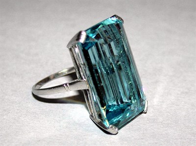 Lot 244 - Aquamarine Ring