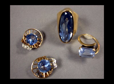 Lot 94 - Suite of Synthetic Blue Stone Jewelry