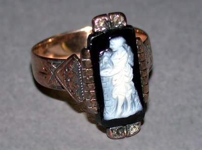 Lot 50 - Cameo Ring