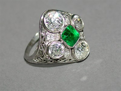 Lot 323 - Diamond and Emerald Dinner Ring